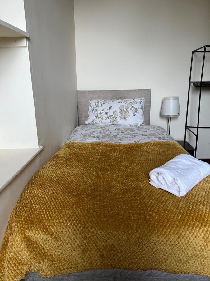 אדינבורו 4 Bed Bungalow Near Airport מראה חיצוני תמונה