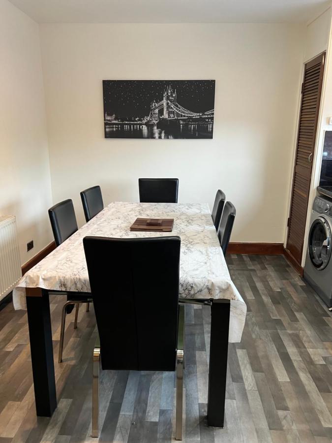 אדינבורו 4 Bed Bungalow Near Airport מראה חיצוני תמונה