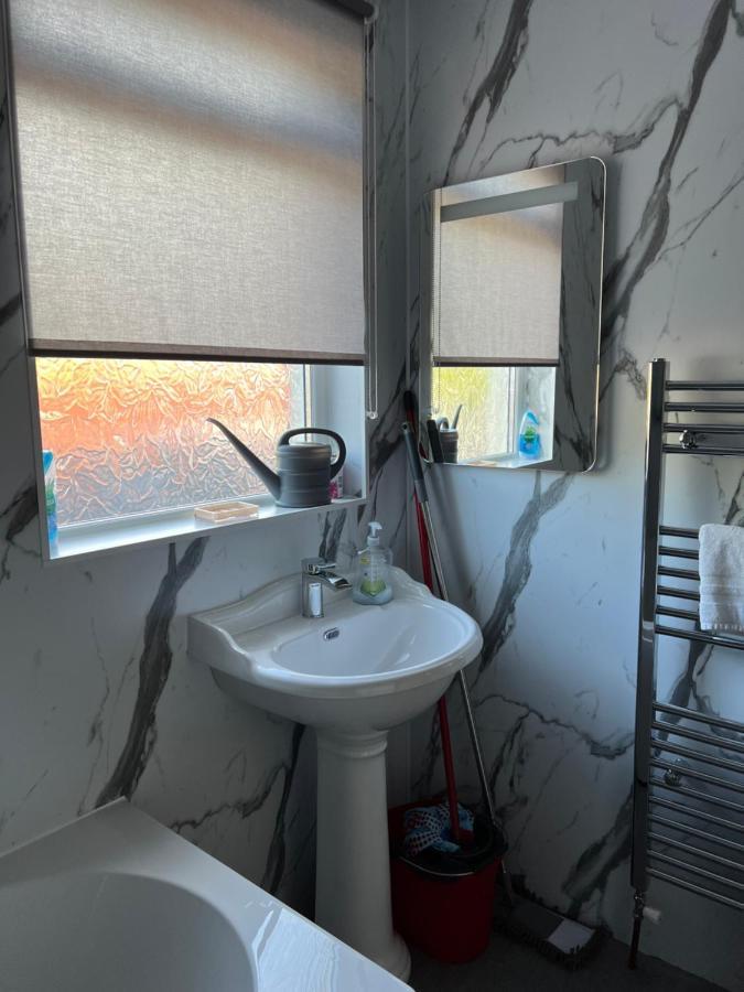 אדינבורו 4 Bed Bungalow Near Airport מראה חיצוני תמונה