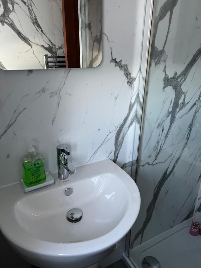 אדינבורו 4 Bed Bungalow Near Airport מראה חיצוני תמונה